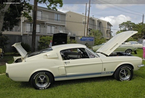 Сравнение Ford Mustang купе с конкурентами