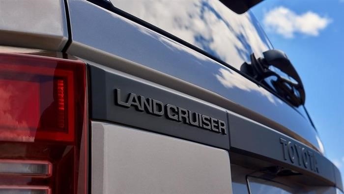 Комплектации и цены нового Toyota Land Cruiser Prado 2024