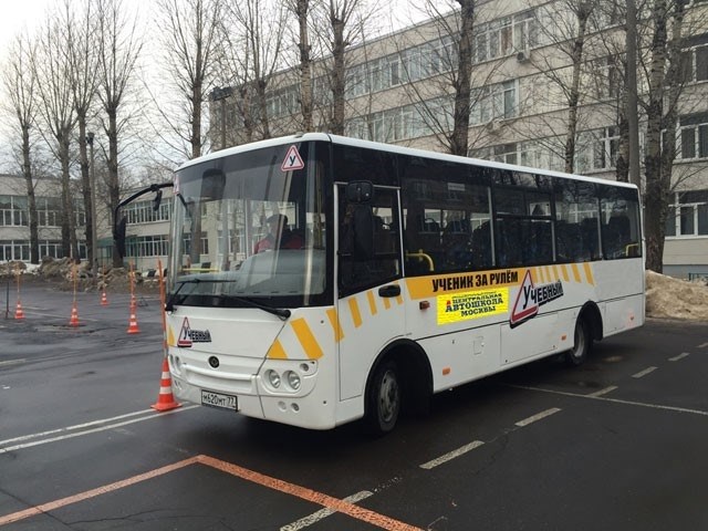 Подкатегория «D1E» - автобусы категории «D1» с тяжёлым прицепом