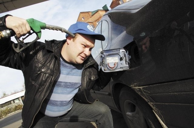 Почему цены на бензин в России не падают?