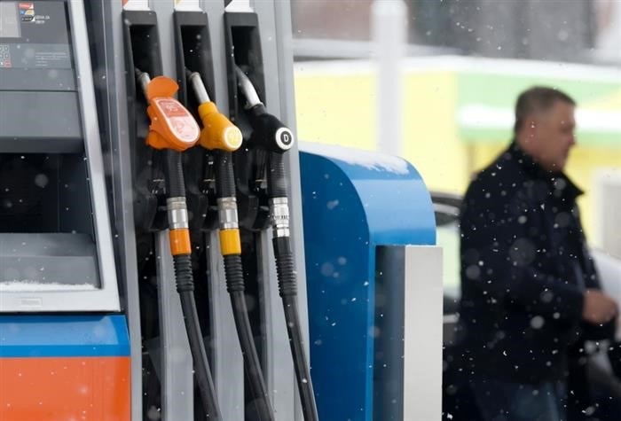 Откуда возник дефицит бензина в Сибири и на юге России