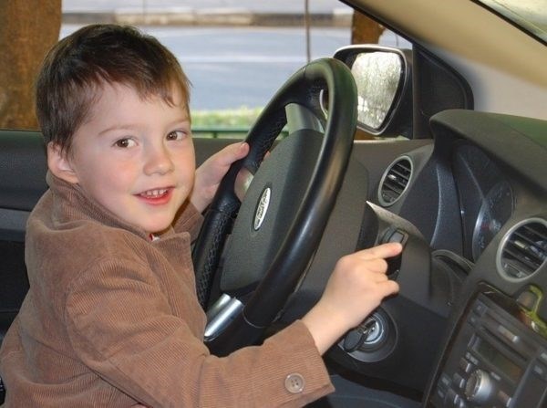 Плюсы и минусы оформления автомобиля на несовершеннолетнего ребенка