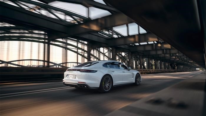 Динамика и управляемость Panamera Porsche Turbo S