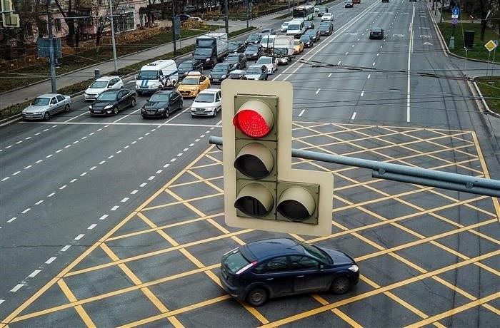 Могут ли лишить прав при проезде светофора на красный свет