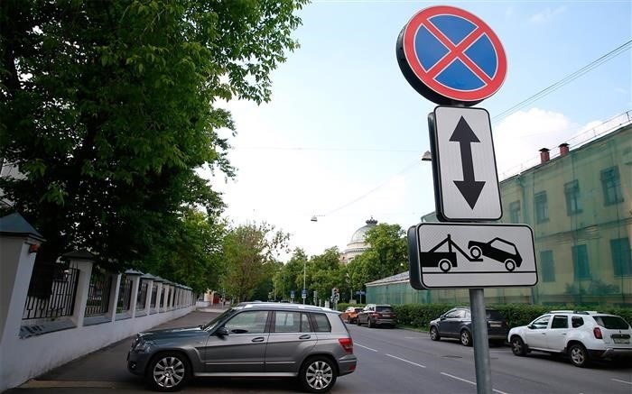 Что означают стрелки на знаках, запрещающих остановку и стоянку (парковку)?
