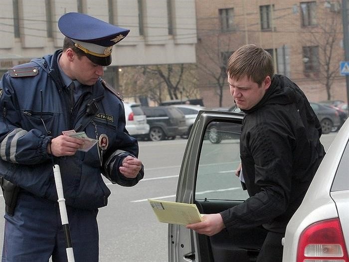 Что такое сплошная линия у обочины?