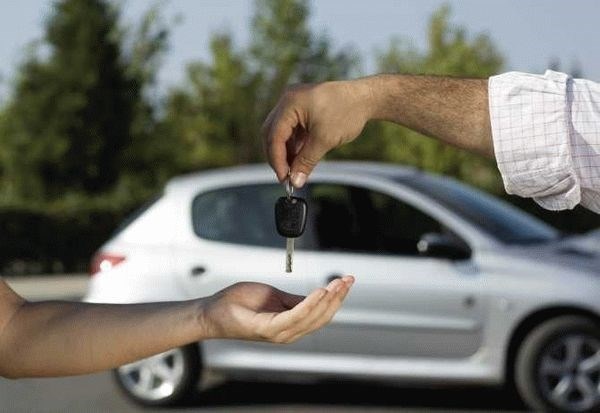 Как правильно подарить машину: дарственная на авто и оформление сделки