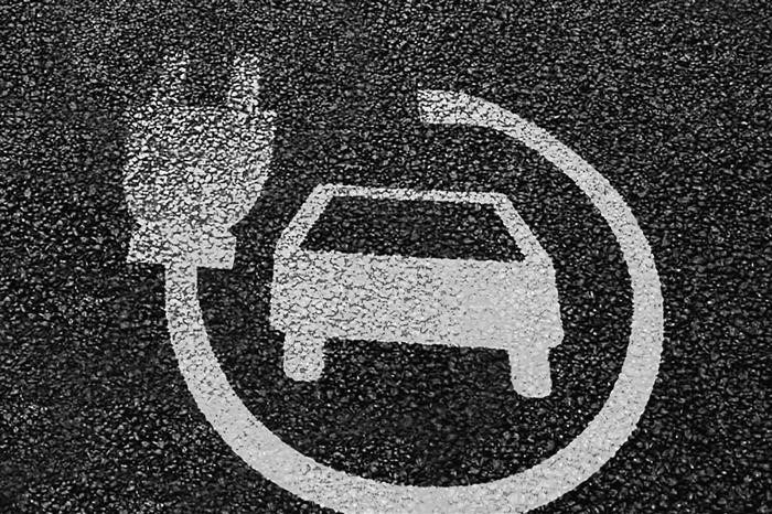 Желтая «зебра»: какие правила действуют на дорогах?