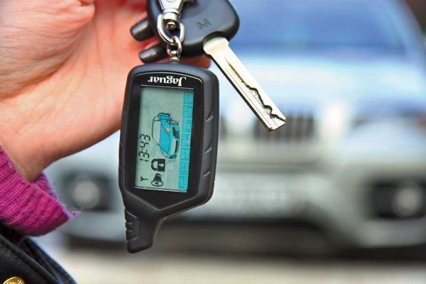 Как правильно вставить ключ при использовании автозапуска в машине?