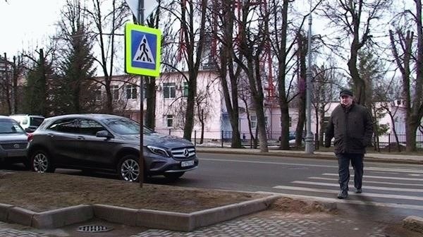 Как правильно припарковать автомобиль перед пешеходным переходом?