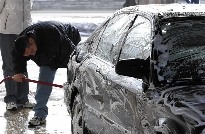 Почему важно регулярно мыть автомобиль зимой
