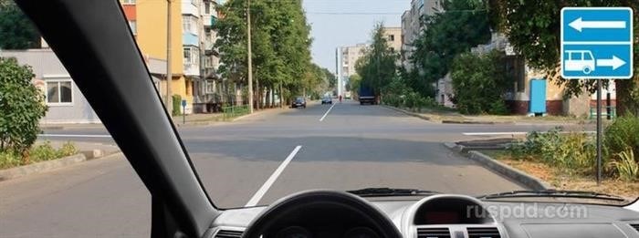 В каких направлениях Вам можно продолжить движение на перекрестке?