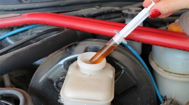 Почему тормозные жидкости необходимы для вашего автомобиля?