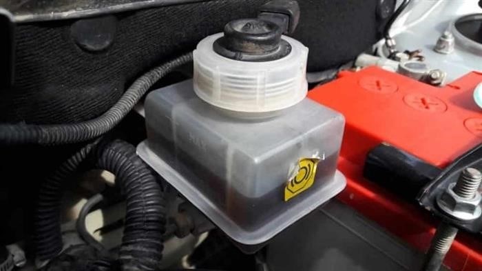 Как заменить автомобильную тормозную жидкость