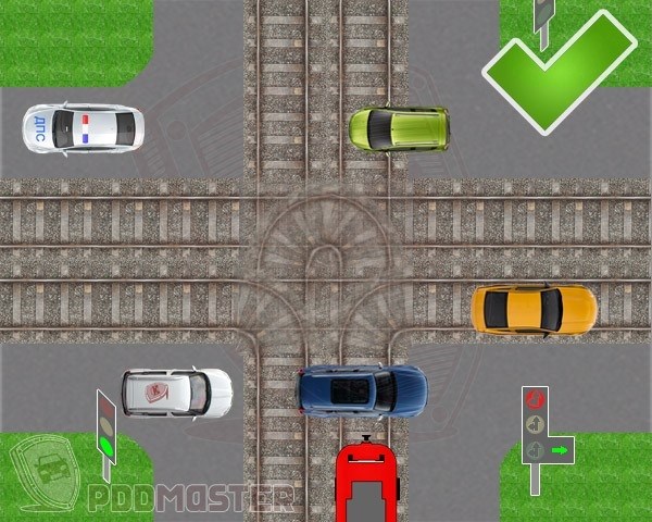 Трамвайные пути на перекрестке, регулируемом светофором